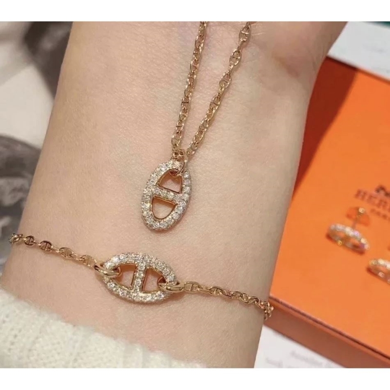 H**me5 necklaces